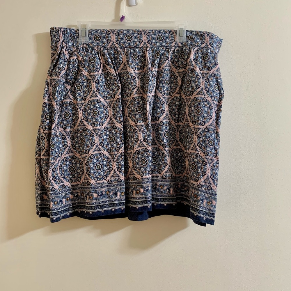 Multi colored patterned skirt with pockets!